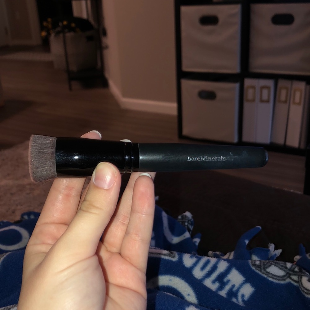 Bare minerals foundation brush